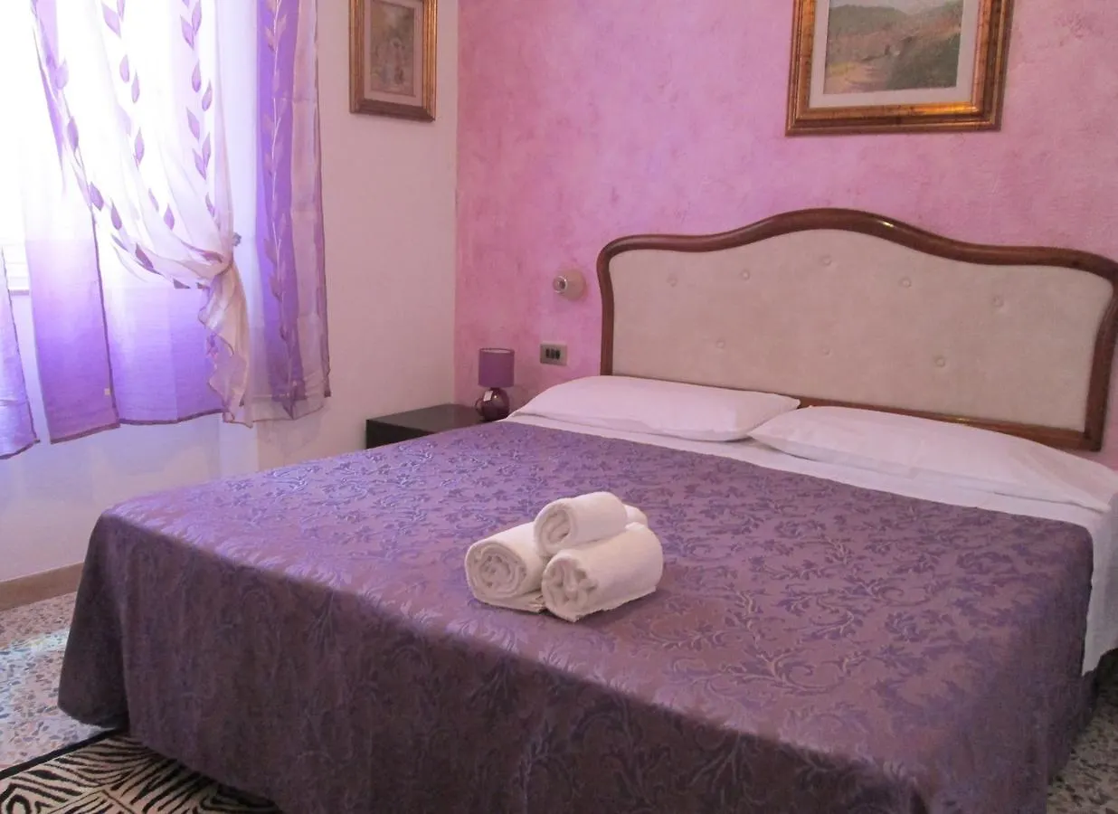 B&B Regina Margherita Piombino Bed & Breakfast